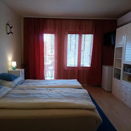 Liliana Vendeghaz Balatonfůzfő